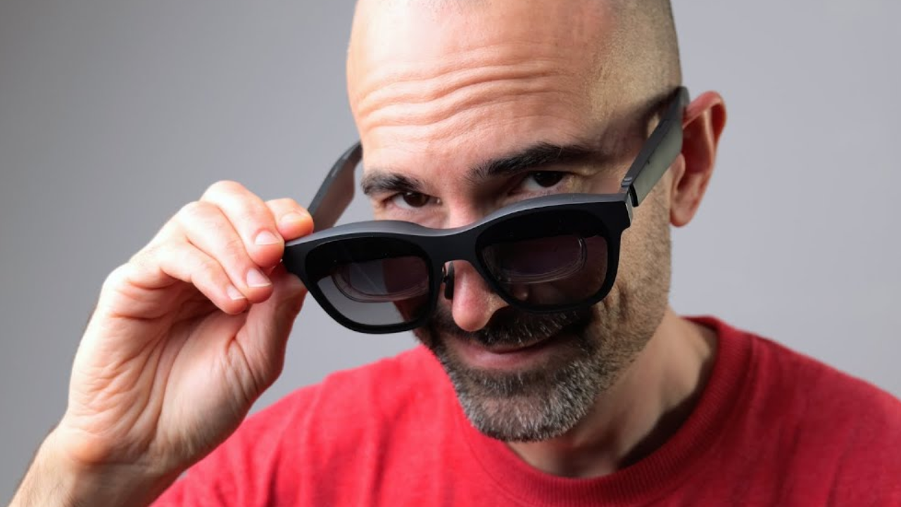 Can You Describe the Major Applications of Augmented Reality (AR)?